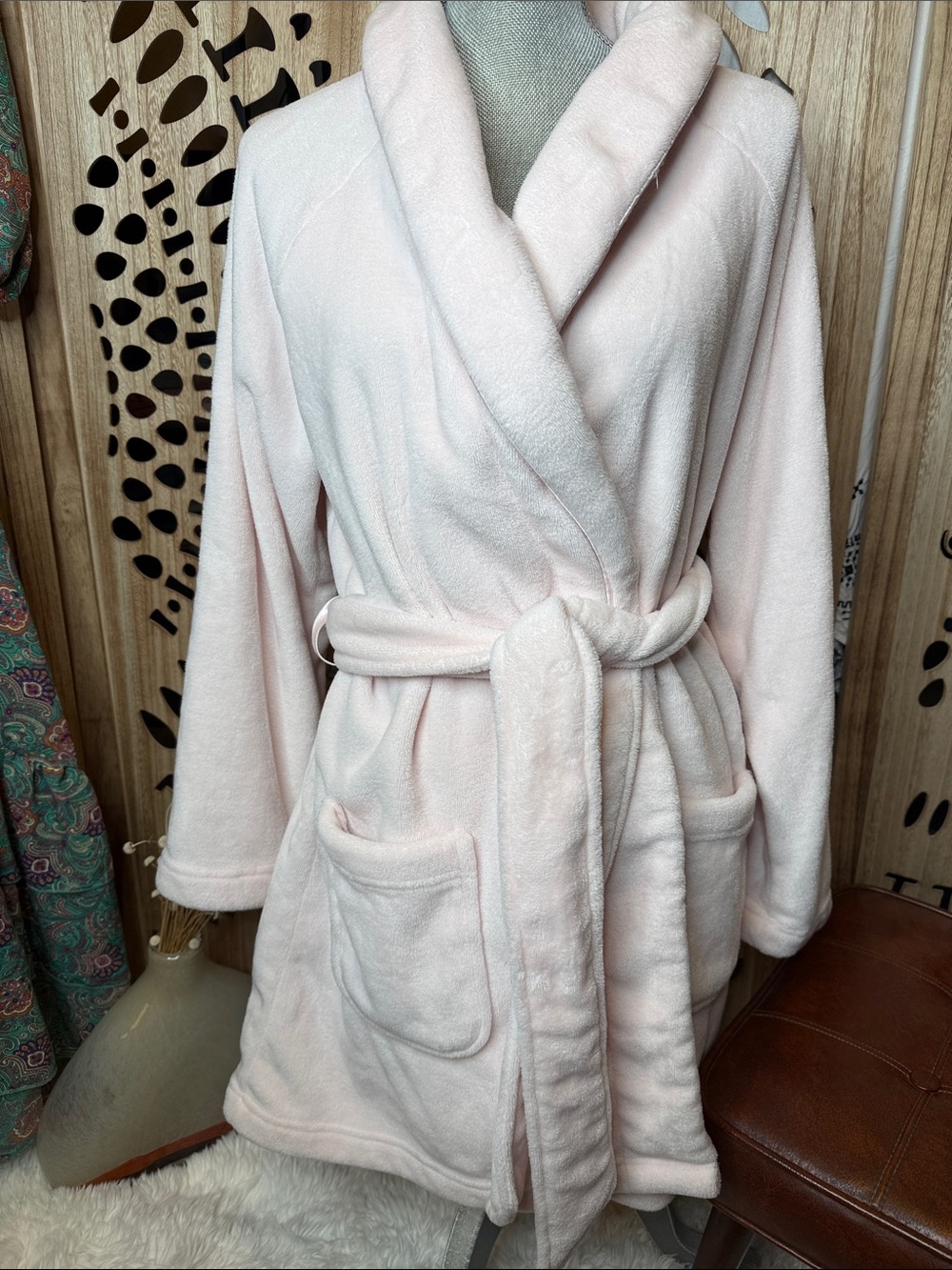 Victoria's Secret Soft Light Pink Plush Wrap